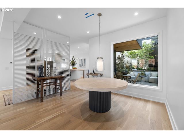 2870 Nw WESTOVER Rd, Portland, OR 97210