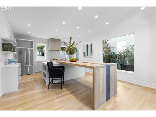 2870 Nw WESTOVER Rd, Portland, OR 97210