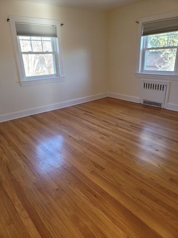 159 Cross St 159, Winchester, MA 01890