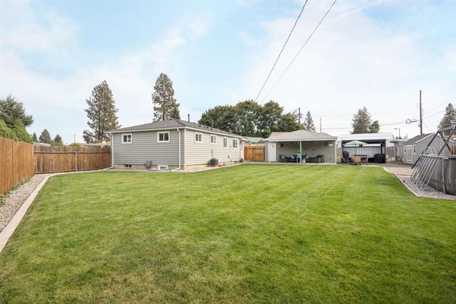 1227 W Rosewood Ct, Spokane, WA 99208