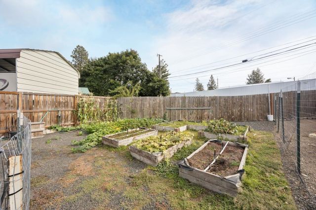 1227 W Rosewood Ct, Spokane, WA 99208