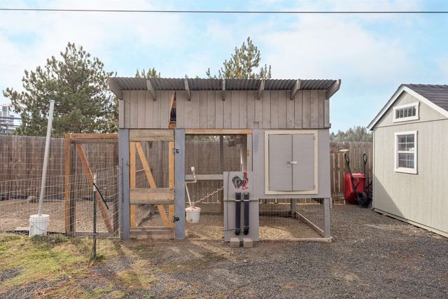 1227 W Rosewood Ct, Spokane, WA 99208