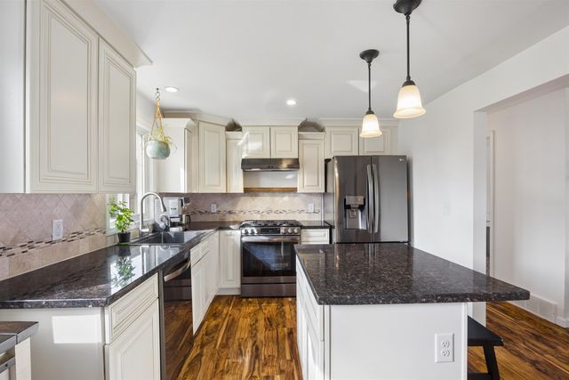 1227 W Rosewood Ct, Spokane, WA 99208