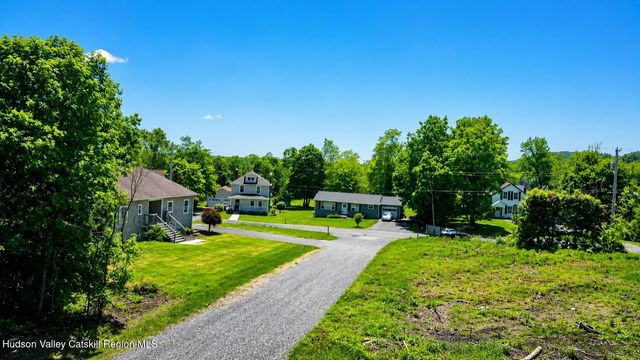 19 Deer Run W, Catskill, NY 12414