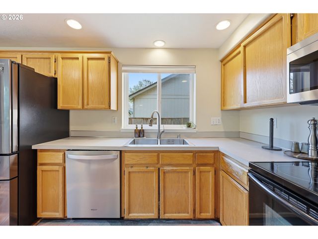 1812 Se 182ND Pl, Vancouver, WA 98683