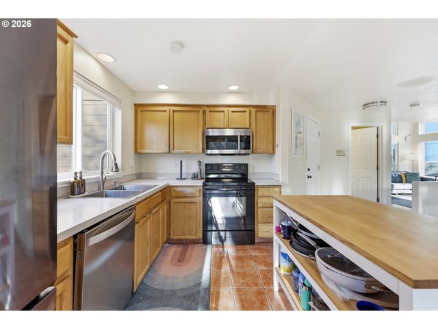 1812 Se 182ND Pl, Vancouver, WA 98683