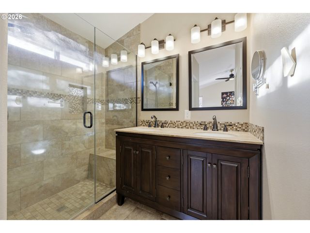 1812 Se 182ND Pl, Vancouver, WA 98683