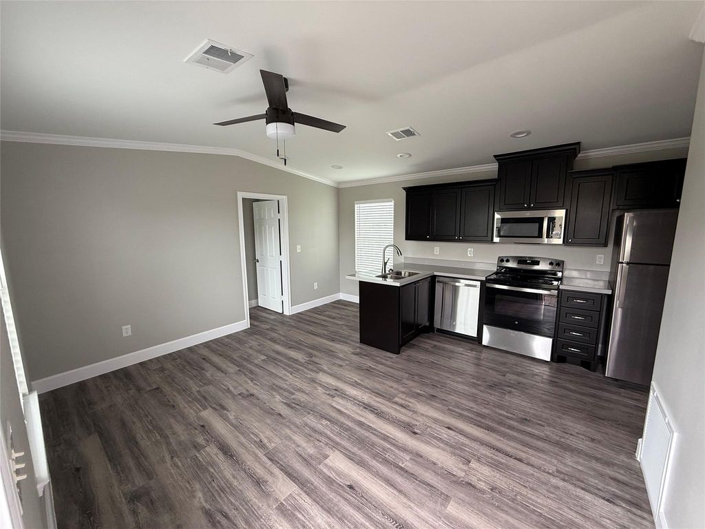 3114 Shady Creek Lane, Oyster Creek, TX 77541