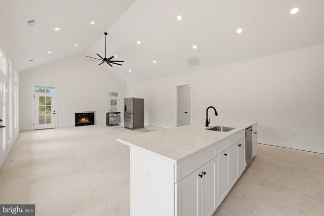 222 MESSICK RD, Strasburg, VA 22657