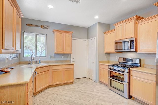 5977 Falconer Avenue, Las Vegas, NV 89122