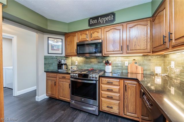 19687 Cross Creek Oval, Strongsville, OH 44136