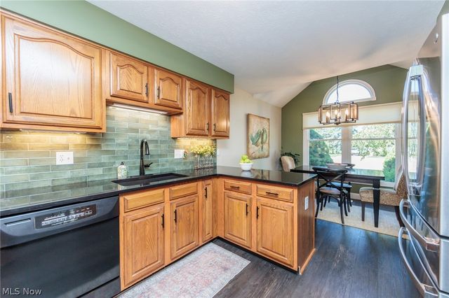 19687 Cross Creek Oval, Strongsville, OH 44136
