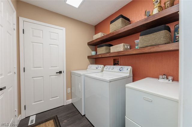 19687 Cross Creek Oval, Strongsville, OH 44136