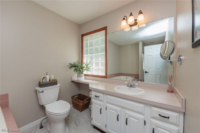 19687 Cross Creek Oval, Strongsville, OH 44136