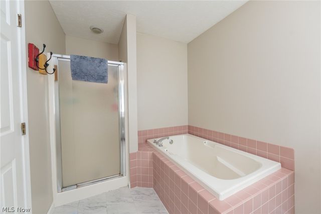 19687 Cross Creek Oval, Strongsville, OH 44136