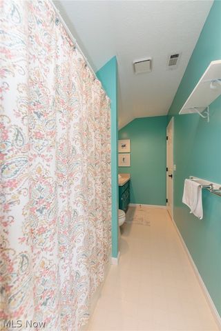 19687 Cross Creek Oval, Strongsville, OH 44136