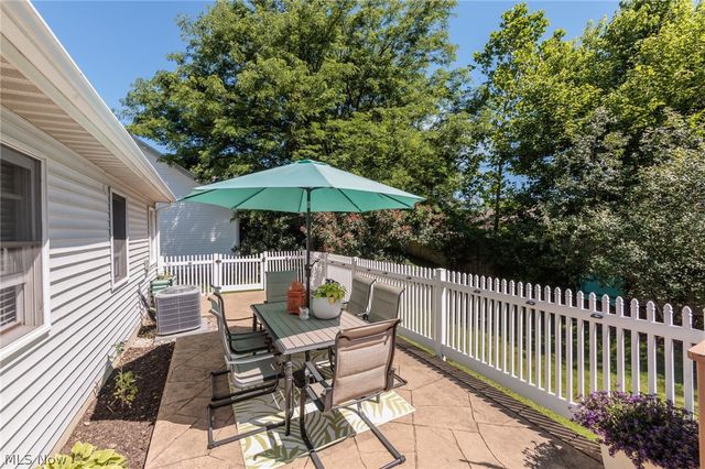 19687 Cross Creek Oval, Strongsville, OH 44136