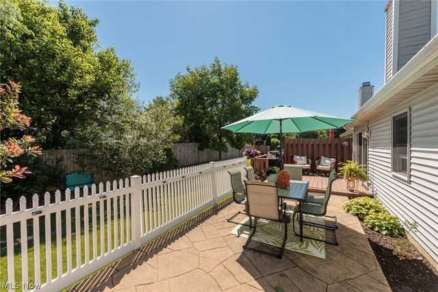 19687 Cross Creek Oval, Strongsville, OH 44136