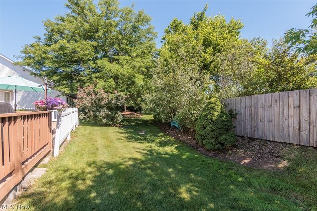19687 Cross Creek Oval, Strongsville, OH 44136