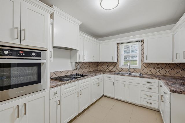 2011 W Houston Street, Sherman, TX 75092