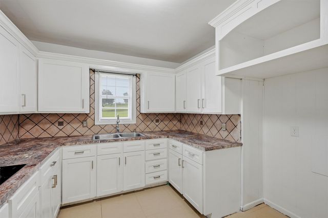 2011 W Houston Street, Sherman, TX 75092