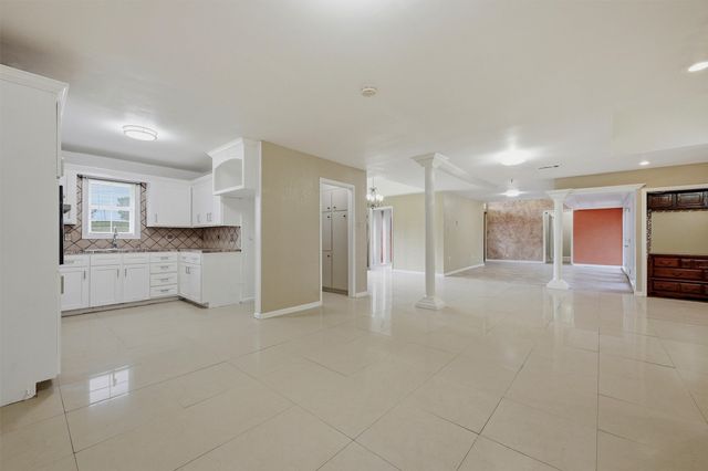 2011 W Houston Street, Sherman, TX 75092