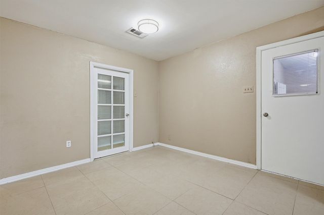 2011 W Houston Street, Sherman, TX 75092