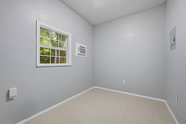 2011 W Houston Street, Sherman, TX 75092