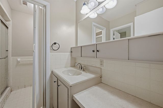 2011 W Houston Street, Sherman, TX 75092