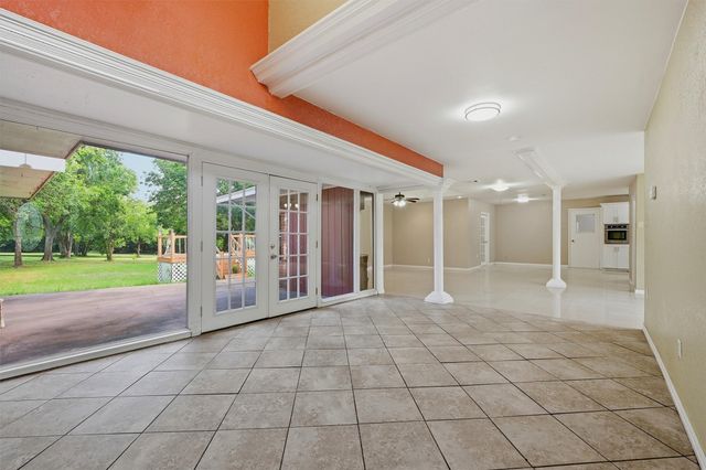 2011 W Houston Street, Sherman, TX 75092