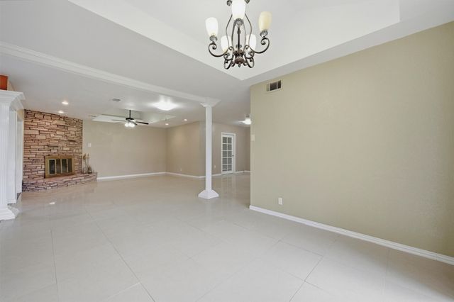 2011 W Houston Street, Sherman, TX 75092