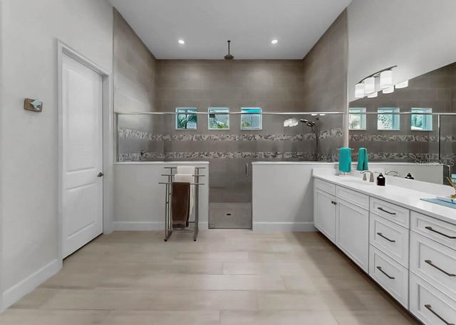 826 MANNS HARBOR DRIVE, Apollo Beach, FL 33572