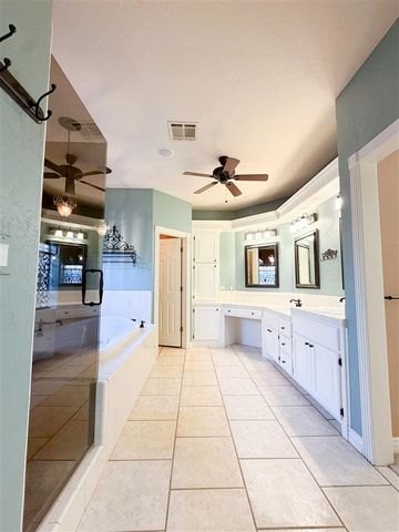 8009 NW Norwick Ave, Lawton, OK 73505