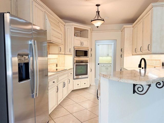 8009 NW Norwick Ave, Lawton, OK 73505