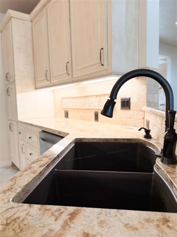 8009 NW Norwick Ave, Lawton, OK 73505