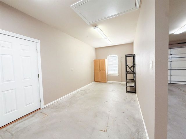 8009 NW Norwick Ave, Lawton, OK 73505