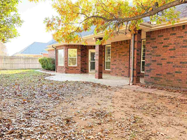 8009 NW Norwick Ave, Lawton, OK 73505