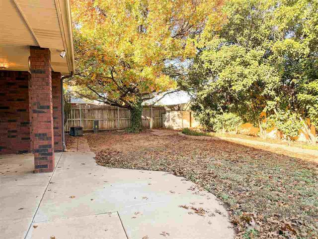 8009 NW Norwick Ave, Lawton, OK 73505
