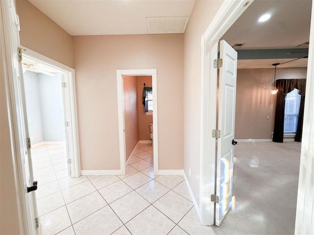 8009 NW Norwick Ave, Lawton, OK 73505