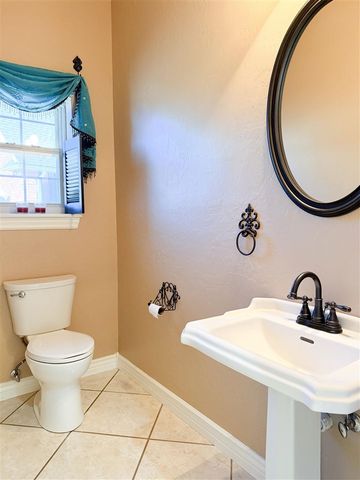 8009 NW Norwick Ave, Lawton, OK 73505