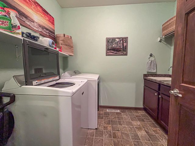 1631 Arthurs PASS, Oconomowoc, WI 53066