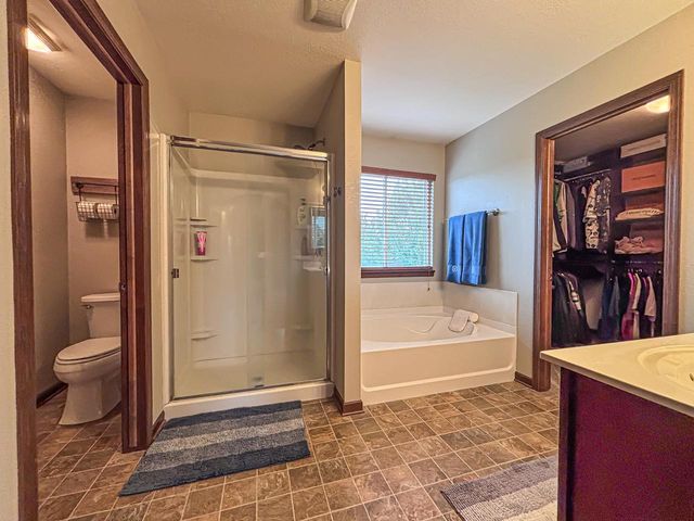 1631 Arthurs PASS, Oconomowoc, WI 53066
