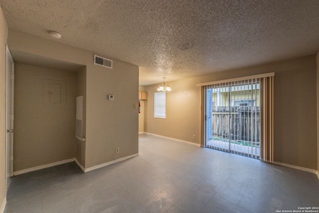 1634 W Woodlawn Ave Apt 2, San Antonio, TX 78201