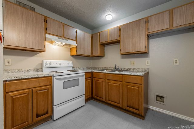 1634 W Woodlawn Ave Apt 2, San Antonio, TX 78201
