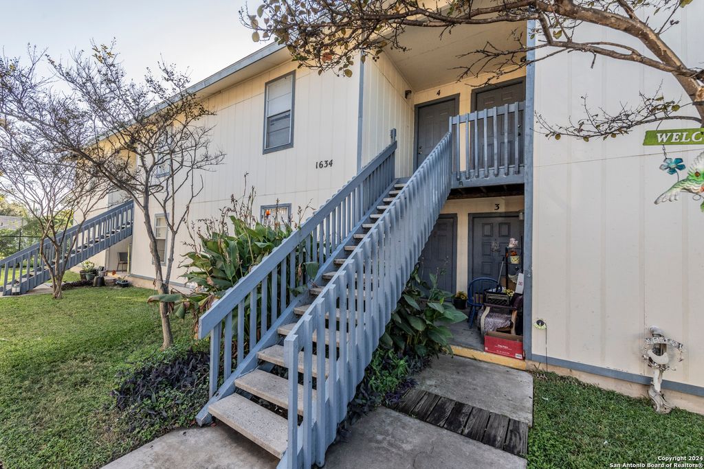 1634 W Woodlawn Ave Apt 2, San Antonio, TX 78201
