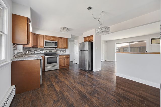 18318 Exchange Avenue 2F, Lansing, IL 60438