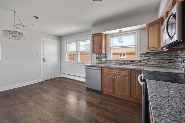 18318 Exchange Avenue 2F, Lansing, IL 60438
