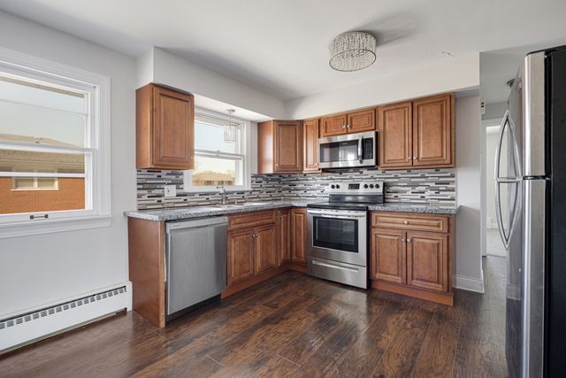 18318 Exchange Avenue 2F, Lansing, IL 60438