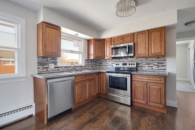 18318 Exchange Avenue 2F, Lansing, IL 60438