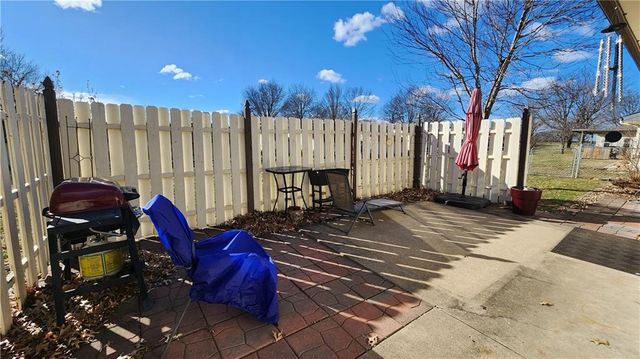 8211 E 189th Street, Belton, MO 64012